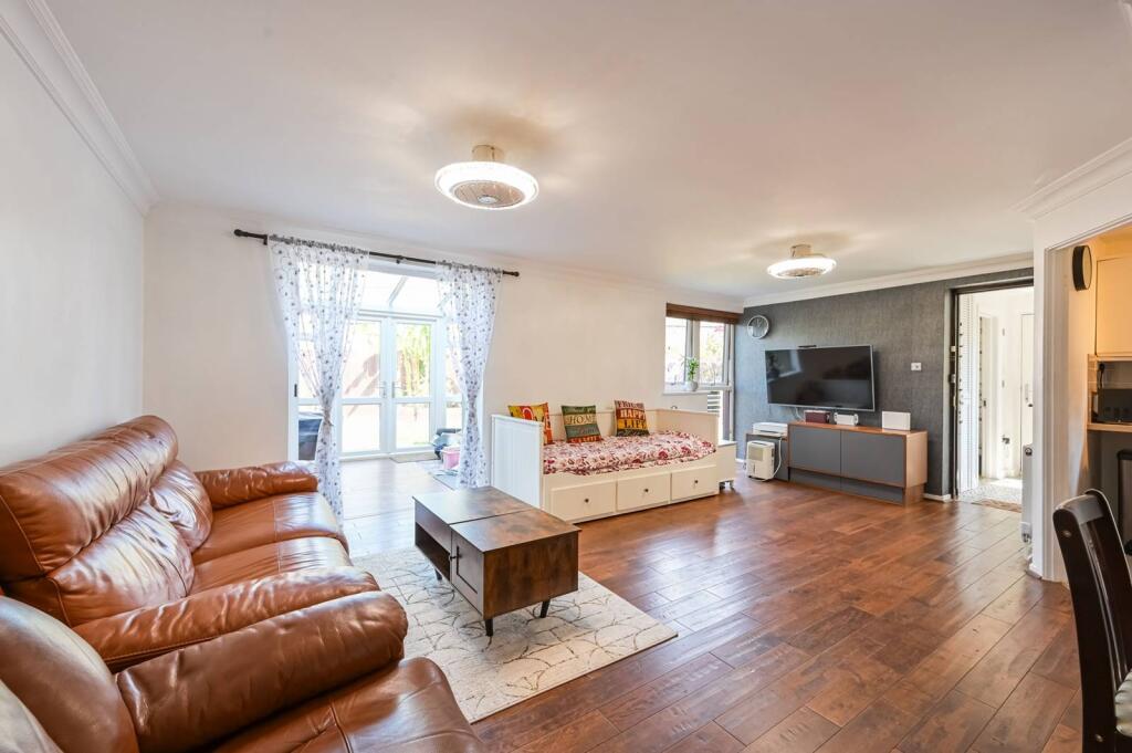 Main image of property: Friars Mead, E14, Isle Of Dogs, London, E14