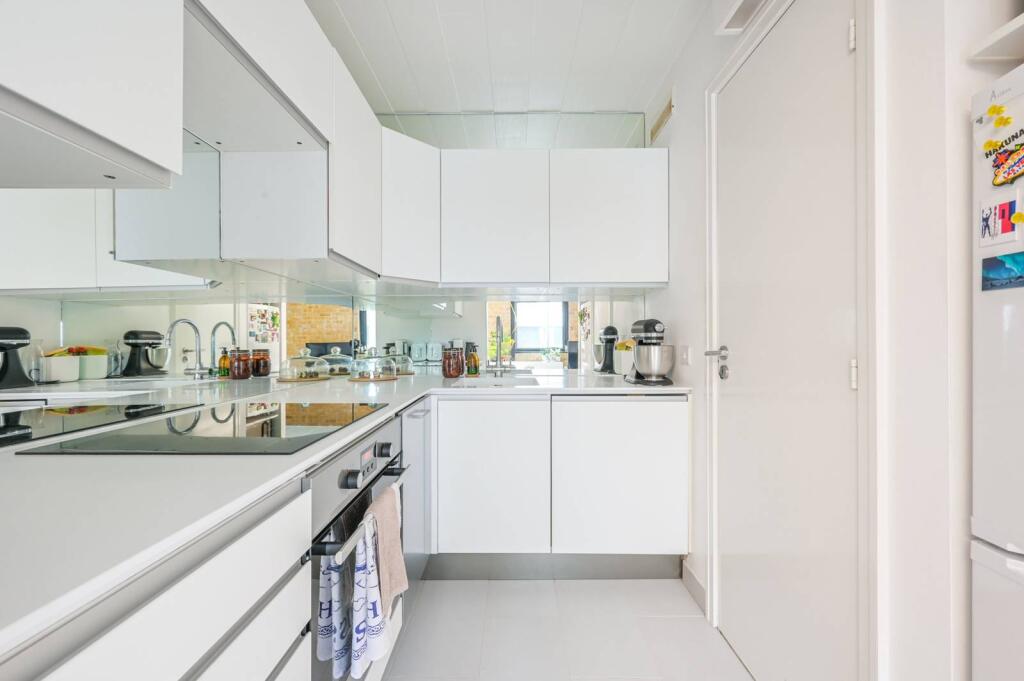 Main image of property: Port House, E14, Docklands, London, E14