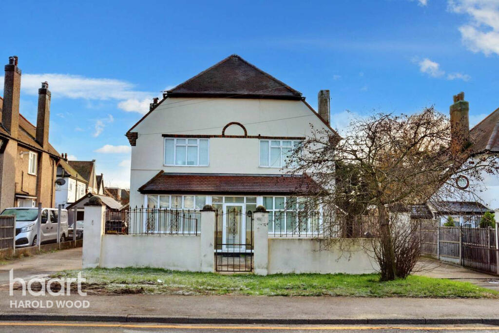 3 bedroom for sale in Squirrels Heath Road, Romford, RM3