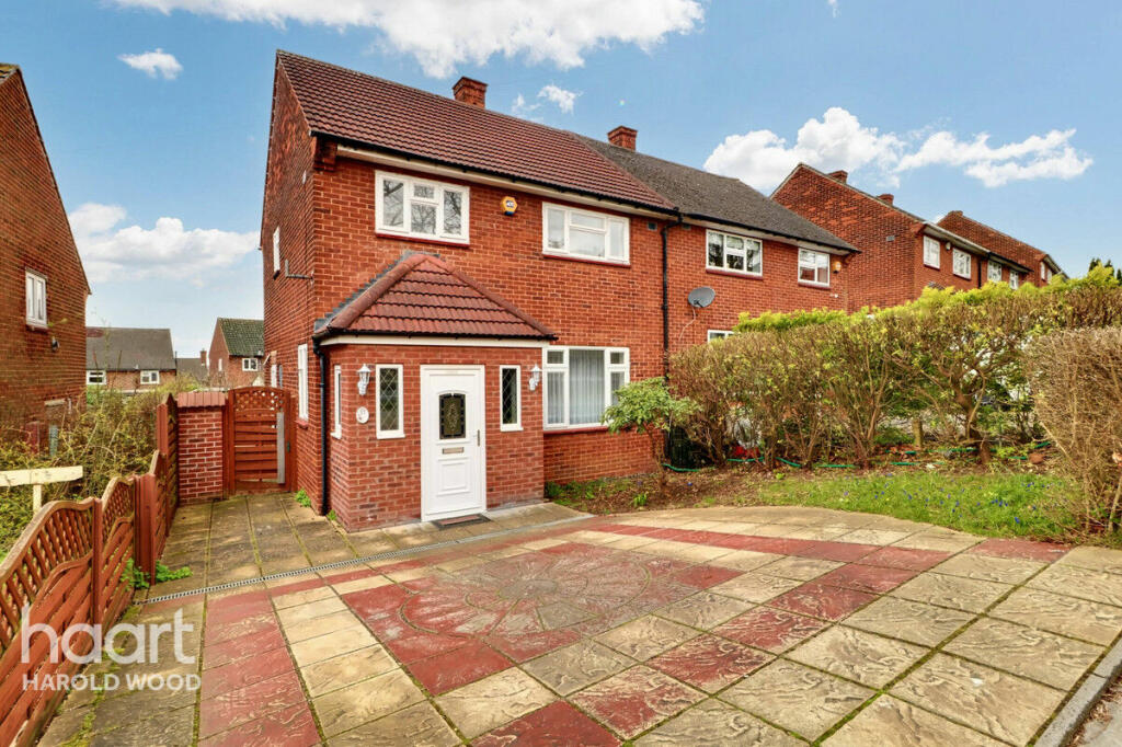3 bedroom semidetached house for sale in Whitchurch Road, Romford, RM3