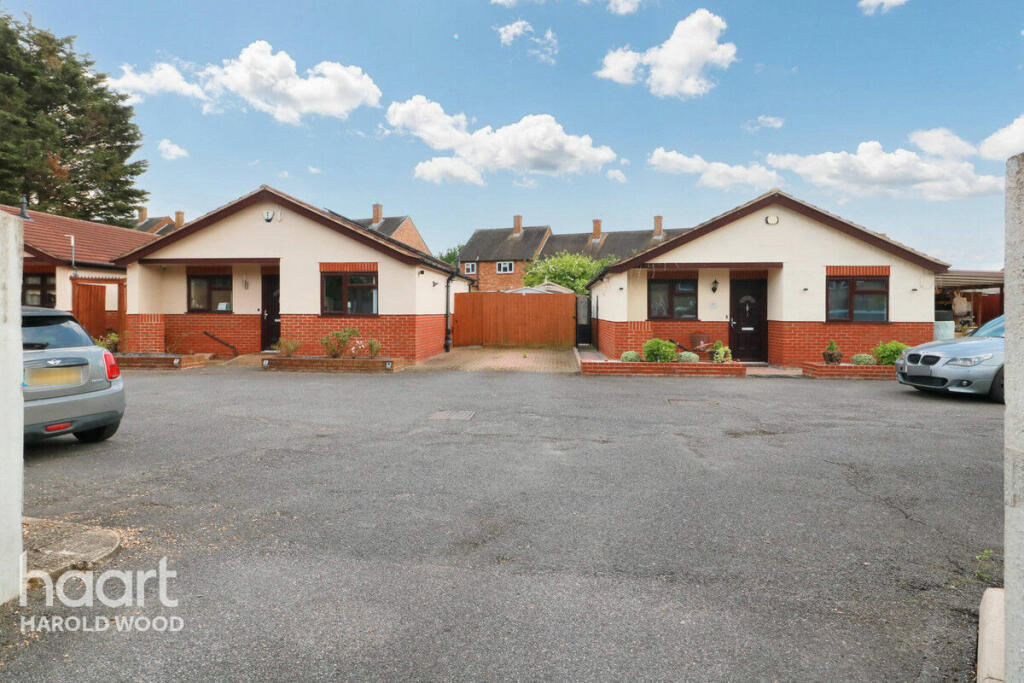 2 bedroom bungalow for sale in Penrith Road, Romford, RM3