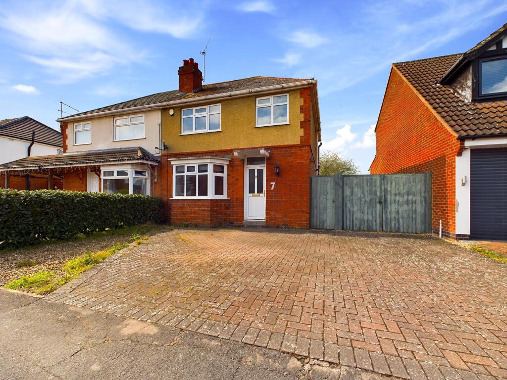 3 bedroom semi-detached house for sale in Holmfield Avenue West, Leicester Forest East, LE3
