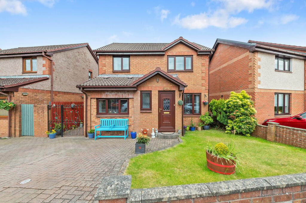 3 bedroom detached house for sale in Longdyke Place, Carronshore