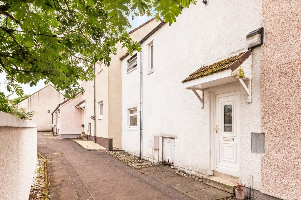 3 bedroom terraced house for sale in Garvald Lane, Denny, FK6