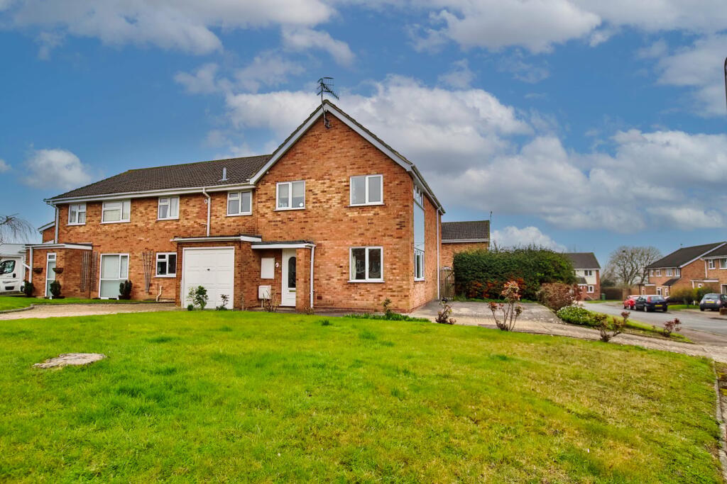 3 bedroom end of terrace house for sale in Mill Lane Close, Pershore, WR10