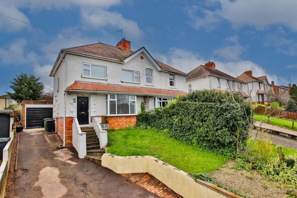 3 bedroom semi-detached house for sale in Bath Road, Worcester, WR5