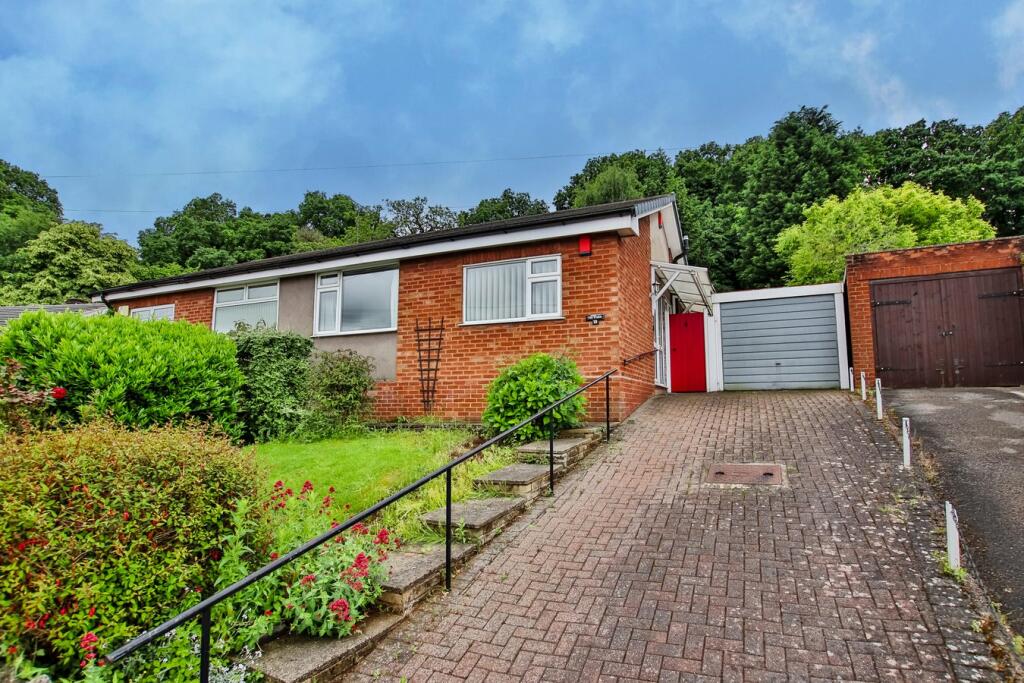 2 bedroom semidetached bungalow for sale in Kirkstone Drive, Worcester