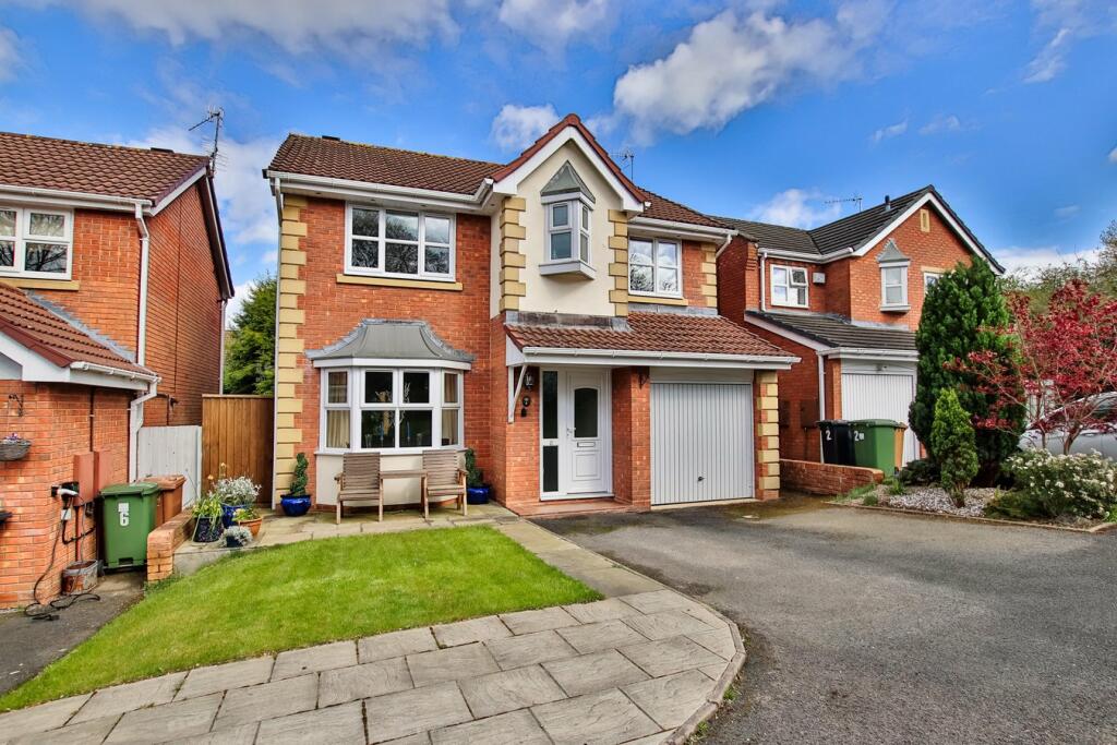 4 bedroom detached house for sale in Topham Avenue, Warndon Villages