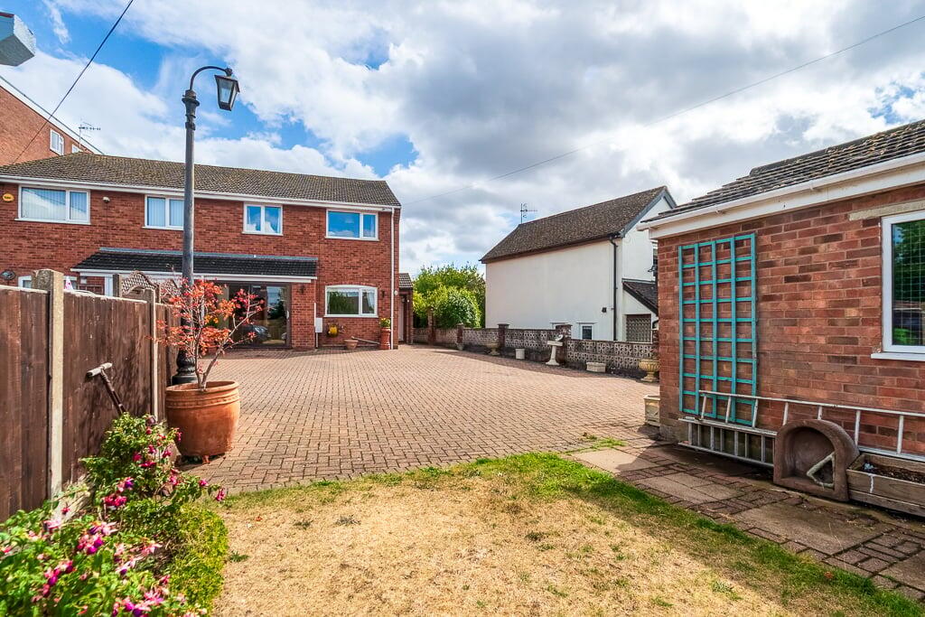 Main image of property: Rainbow Hill, Worcester, WR3