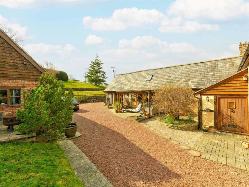 6 bedroom country house for sale in Pedairffordd, Nr Llanrhaeadr, SY10