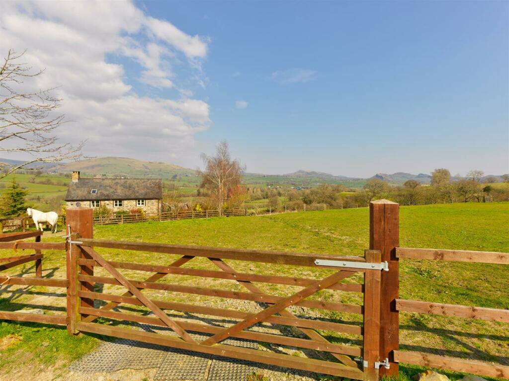 6 bedroom country house for sale in Pedairffordd, Nr Llanrhaeadr, SY10