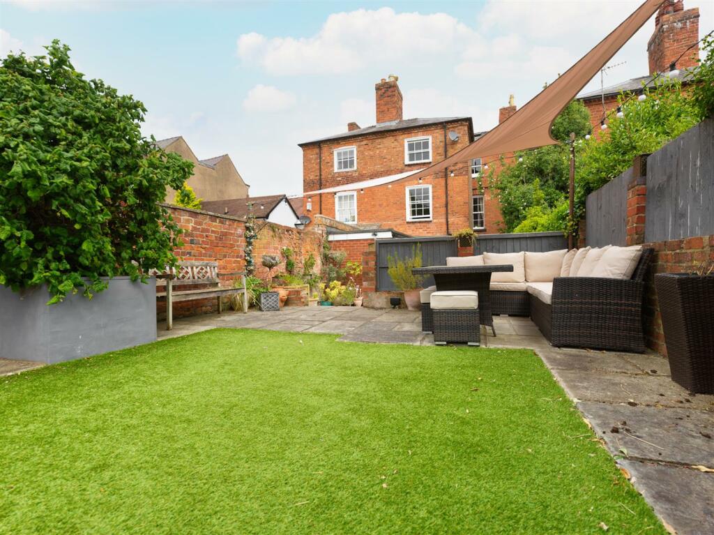 4 bedroom town house for sale in Upper Brook Street, Oswestry, SY11