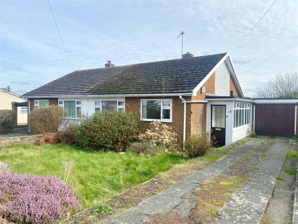 2 bedroom semidetached bungalow for sale in Croeswylan Crescent