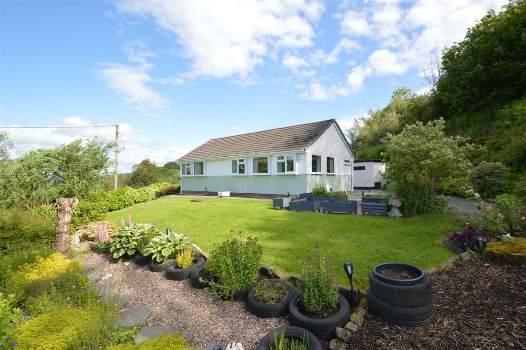 2 bedroom detached bungalow for sale in Hillcrest, Llanfyllin, SY22 5LD
