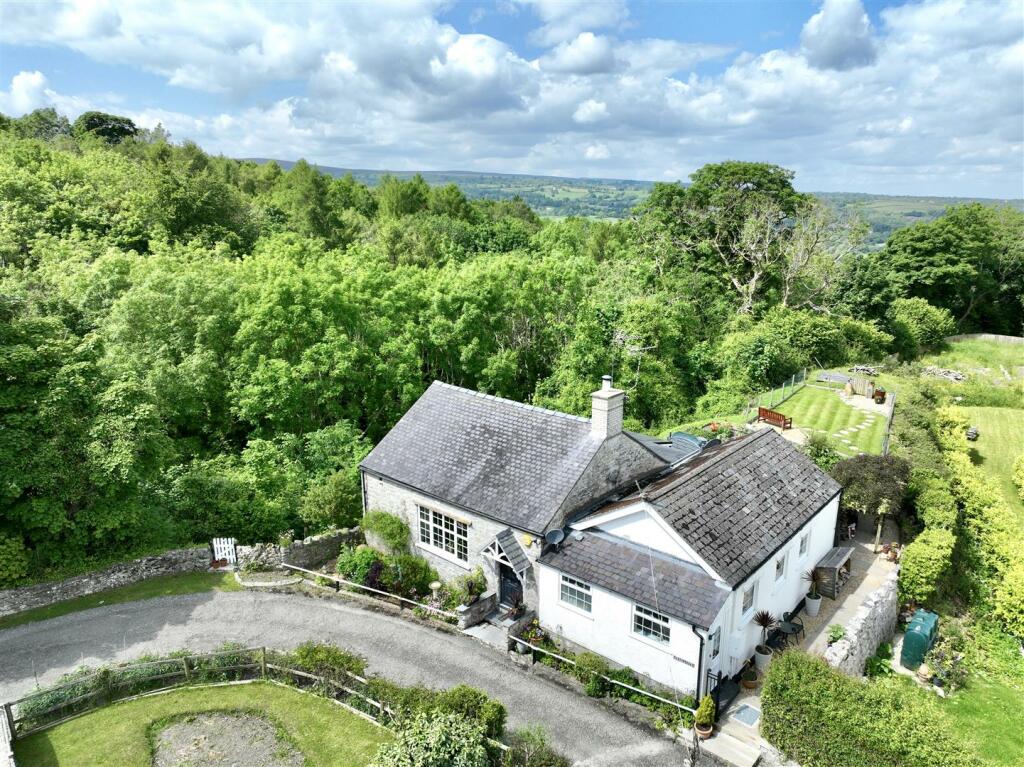 3 bedroom detached bungalow for sale in Pen Y Graig, Froncysyllte
