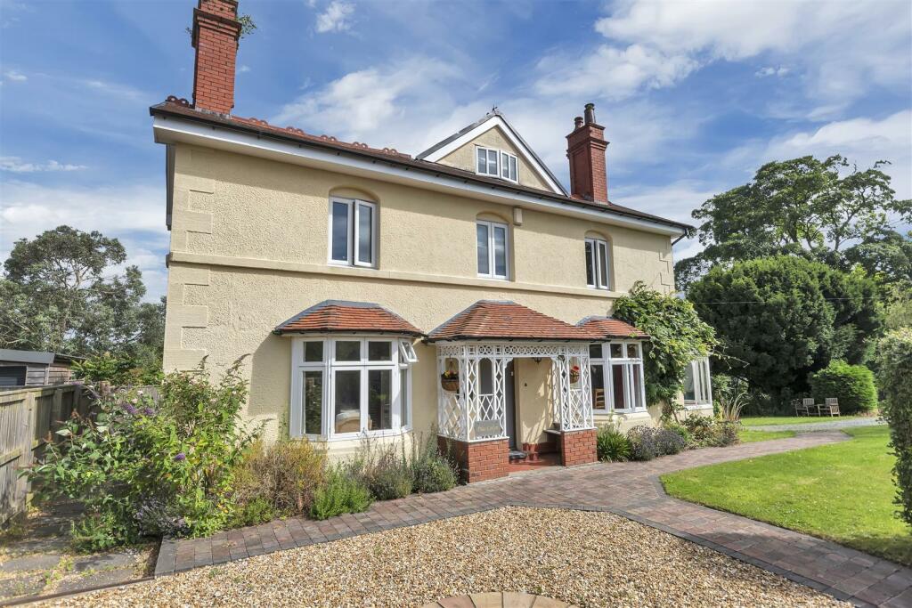 4 bedroom house for sale in Pentre, Chirk, Nr Wrexham, LL14 5AW, LL14