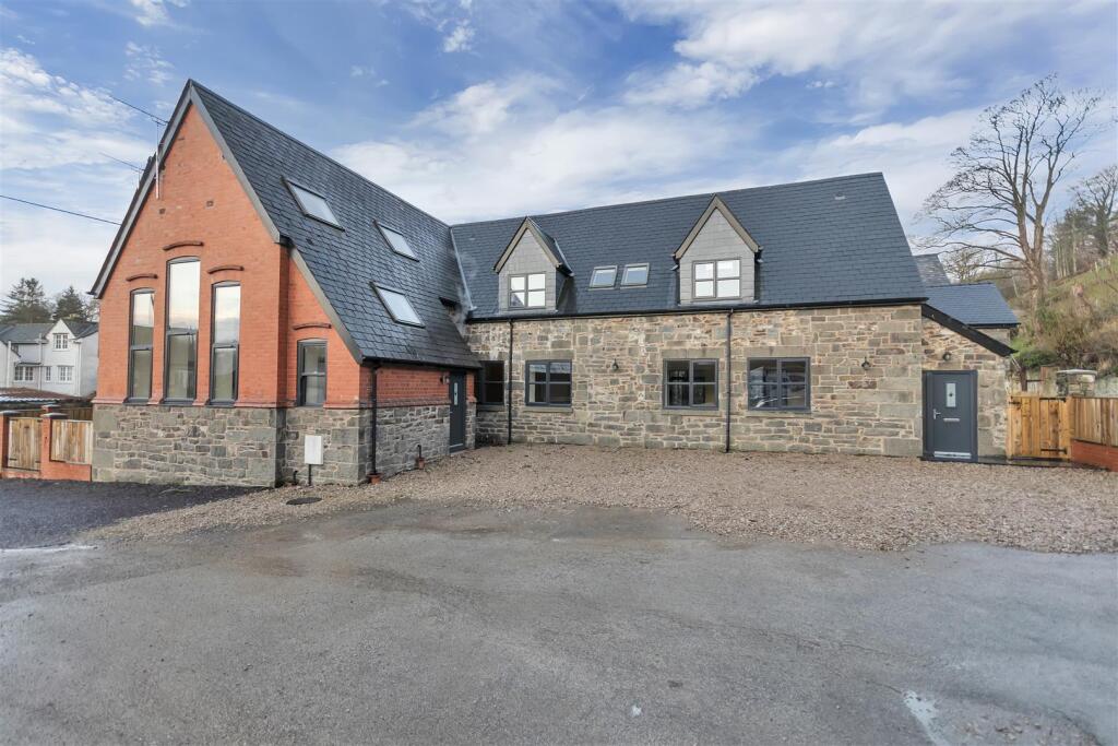 Main image of property: Back Chapel Street, Llanrhaeadr Ym Mochnant
