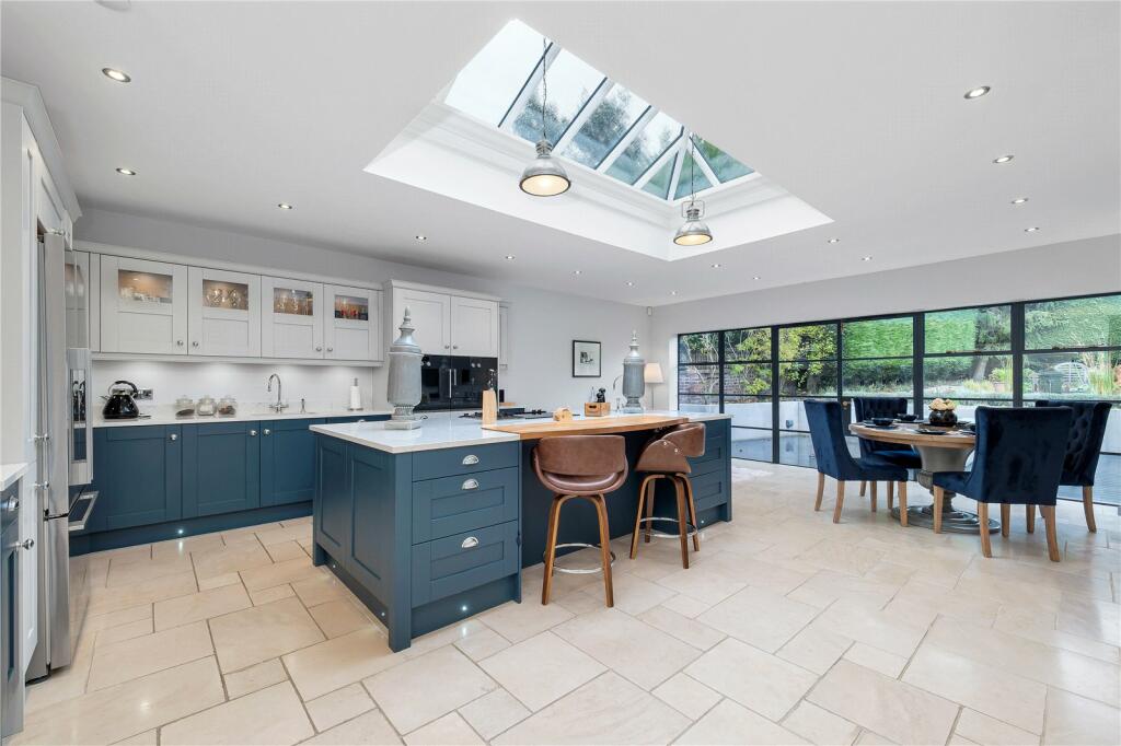 5 bedroom detached house for sale in Apsley Grove, Bowdon, WA14