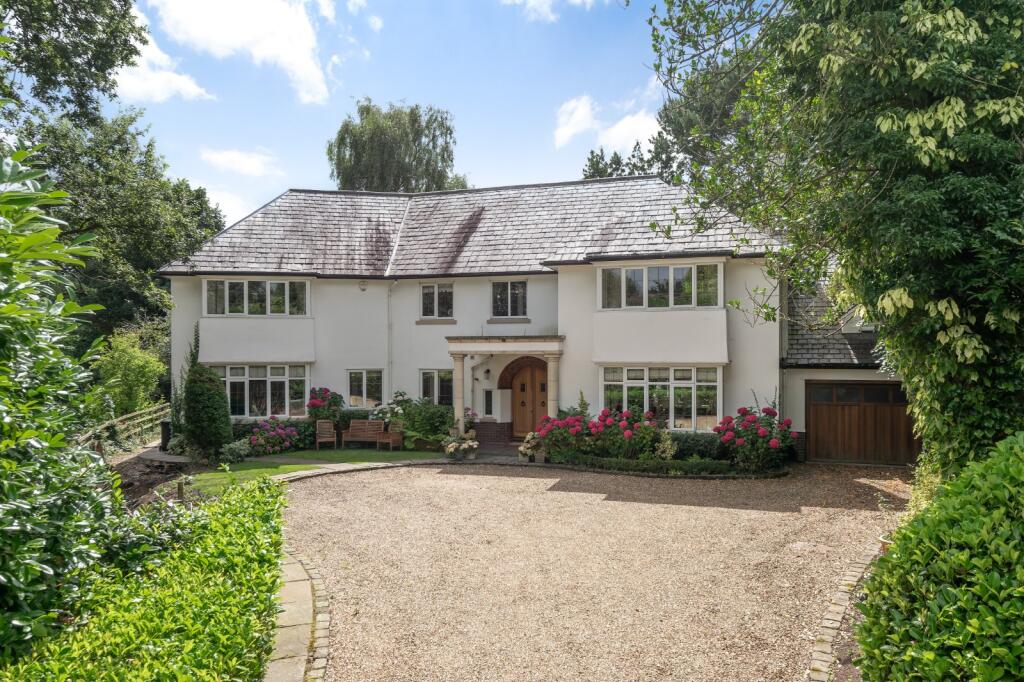 Main image of property: Elmsway, Hale Barns, WA15