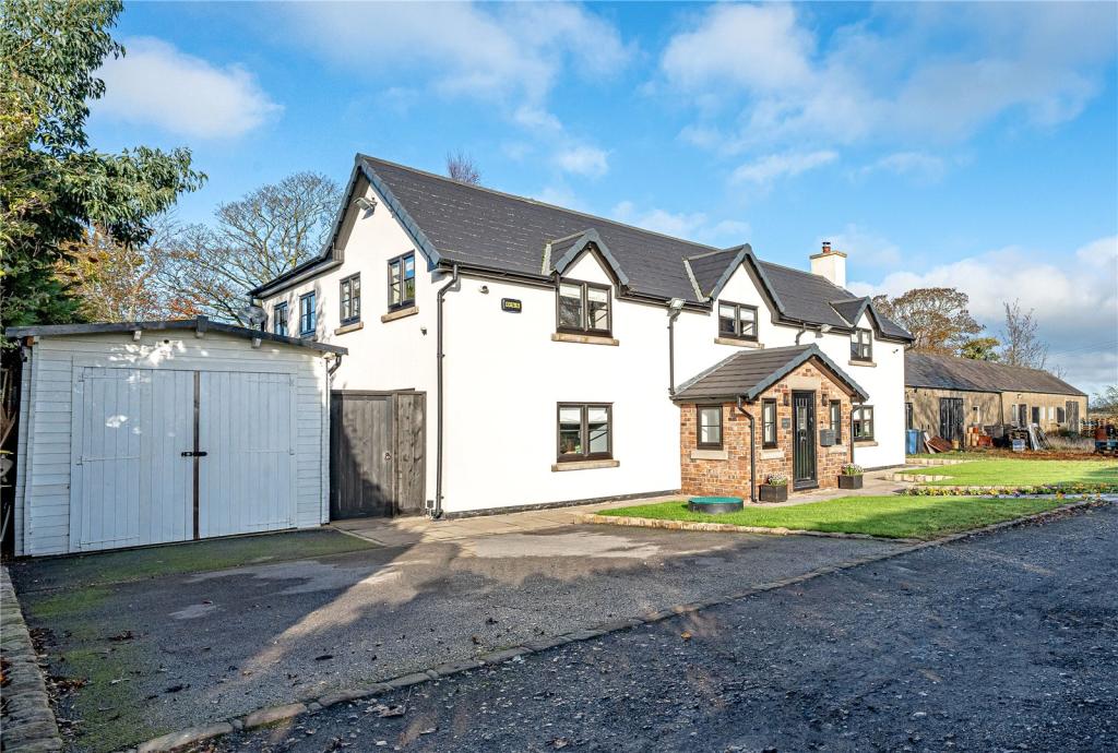 4 bedroom detached house for sale in Narrow Lane, Halsall, West Lancashire, L39