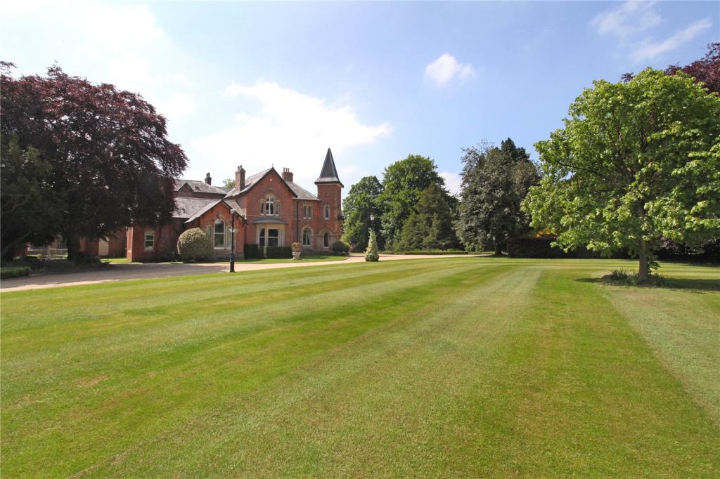 5 bedroom detached house for sale in Warford Hall Drive, Great Warford