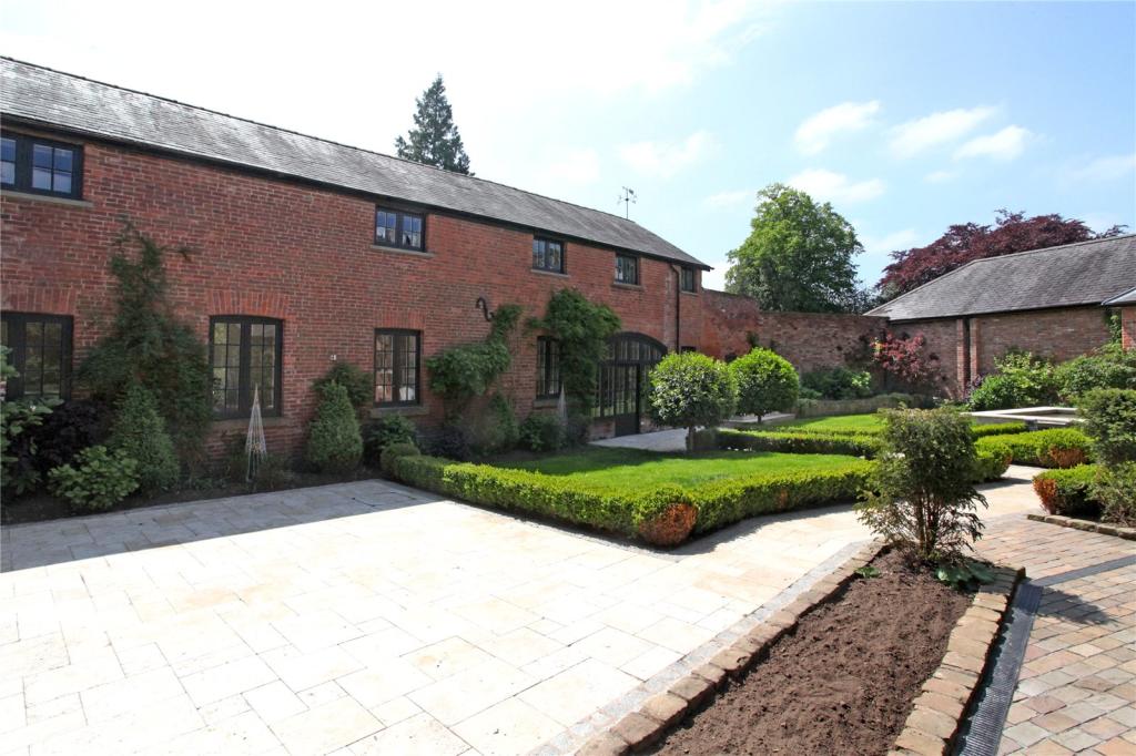 5 bedroom detached house for sale in Warford Hall Drive, Great Warford