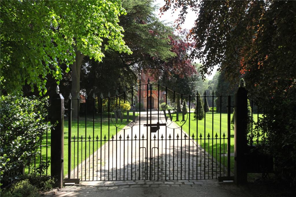 5 bedroom detached house for sale in Warford Hall Drive, Great Warford