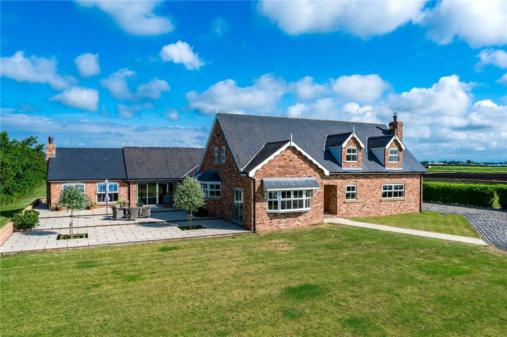 5 bedroom detached house for sale in Boundary Meanygate, Hesketh Bank