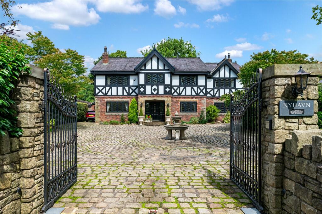 5 bedroom detached house for sale in Hall Lane, Wrightington, Lancashire, WN6