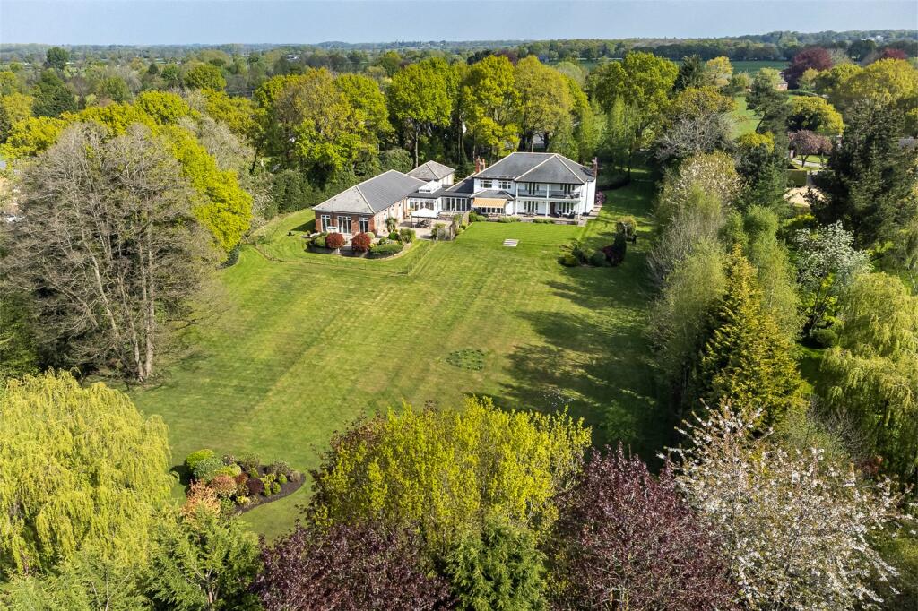 5 bedroom detached house for sale in Middlewich Road, Lower Peover