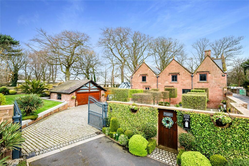 5 bedroom detached house for sale in Beaconsfield Road, Woolton