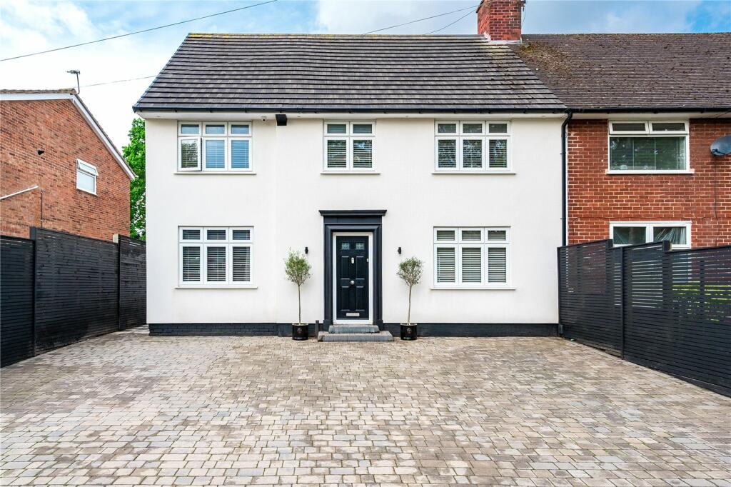 4 bedroom end of terrace house for sale in Hunts Cross Avenue