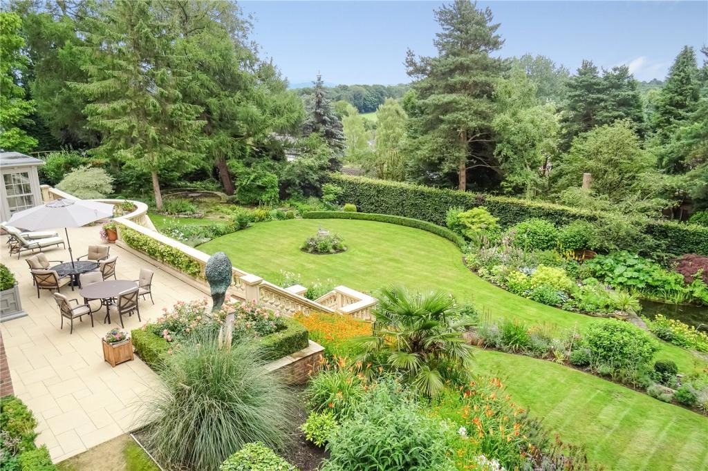 6 bedroom detached house for sale in Castle Hill, Prestbury, Cheshire, SK10