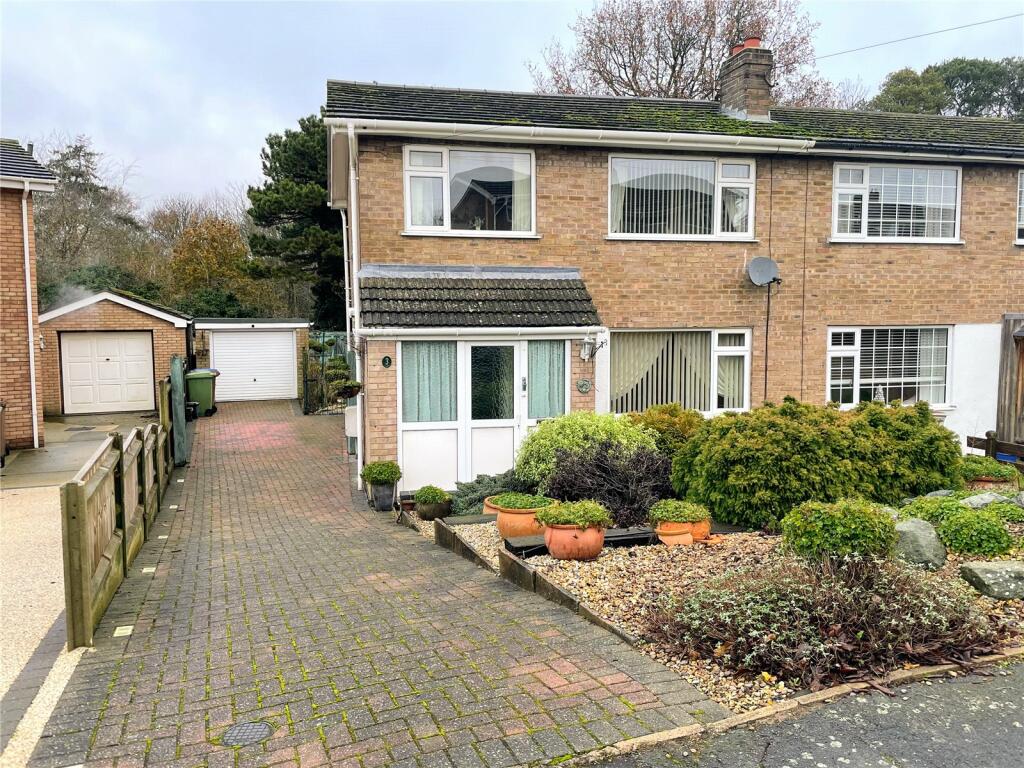 3 bedroom semidetached house for sale in Fallowfield Close, Norwich