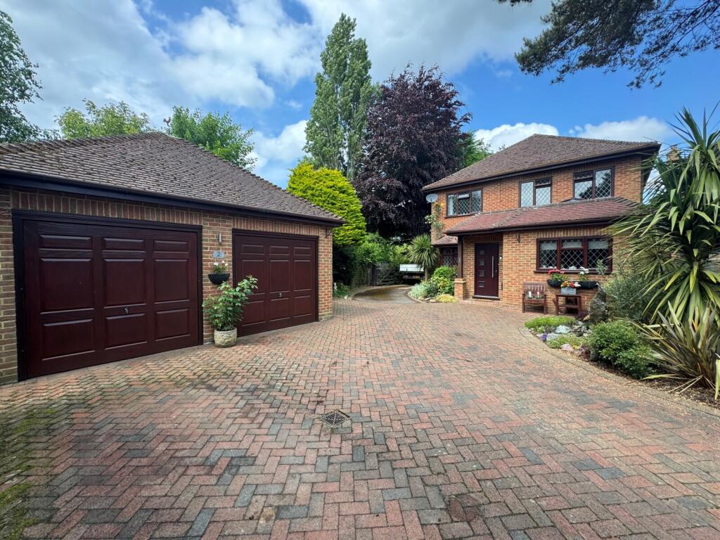 Main image of property: The Pines, Twyford, Reading, Berkshire, RG10