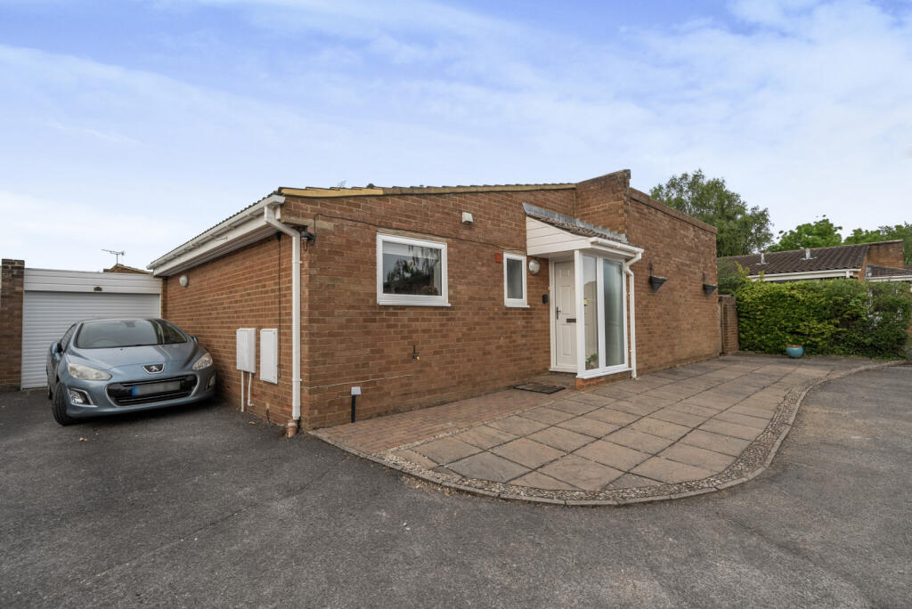 Main image of property: Hurst Park Road, Twyford, Reading, Berkshire, RG10
