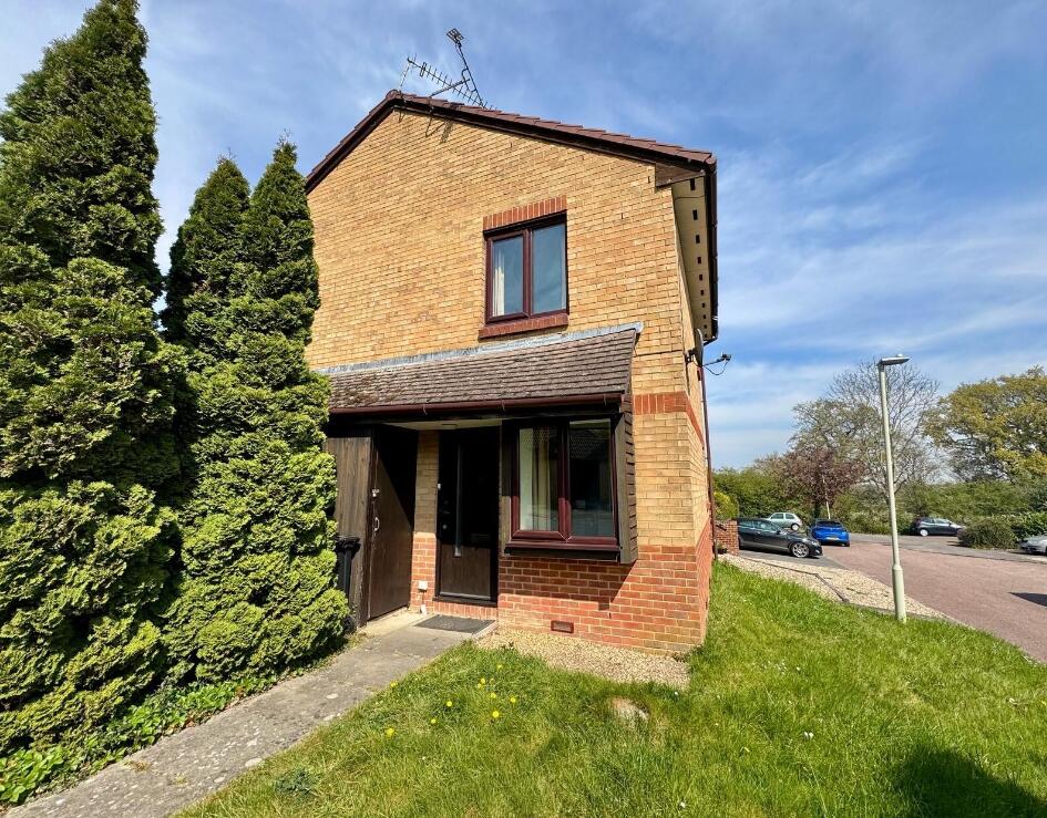 Main image of property: Broad Hinton, Twyford, Reading, Reading, Berkshire, RG10