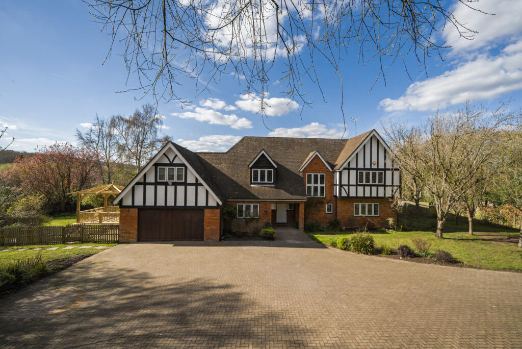 Main image of property: Burchetts Green Road, Burchetts Green, Maidenhead, Berkshire, SL6