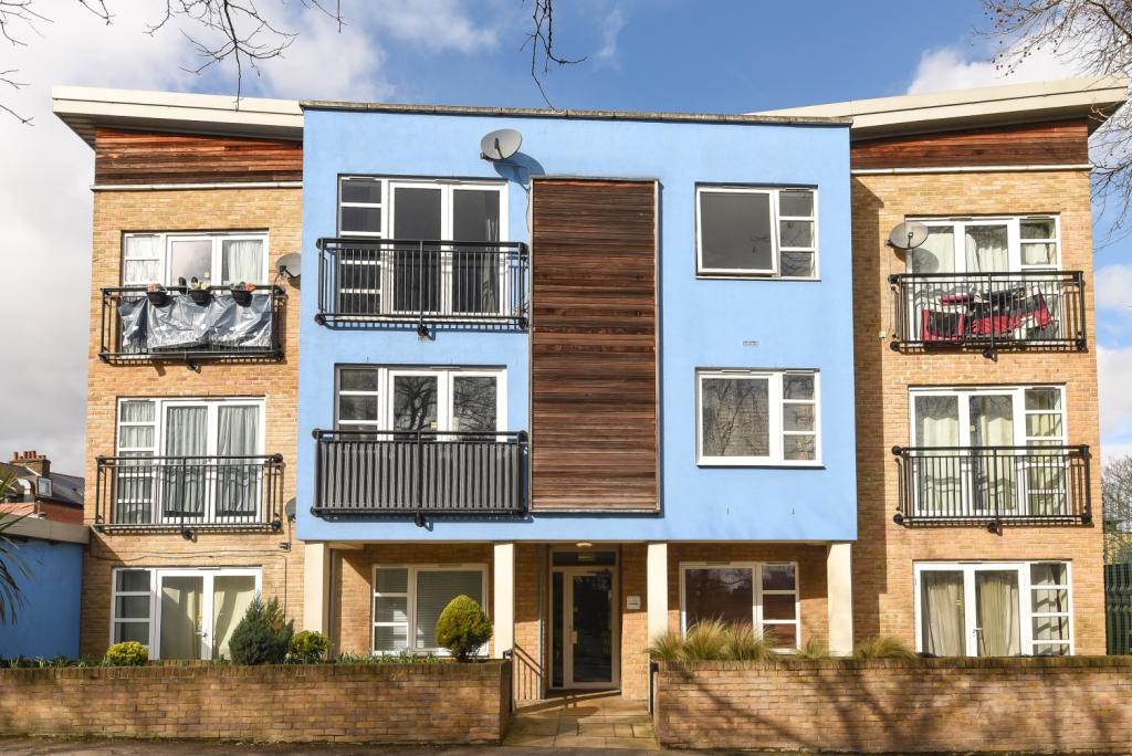 2 bedroom flat for rent in Lucas Street London SE8