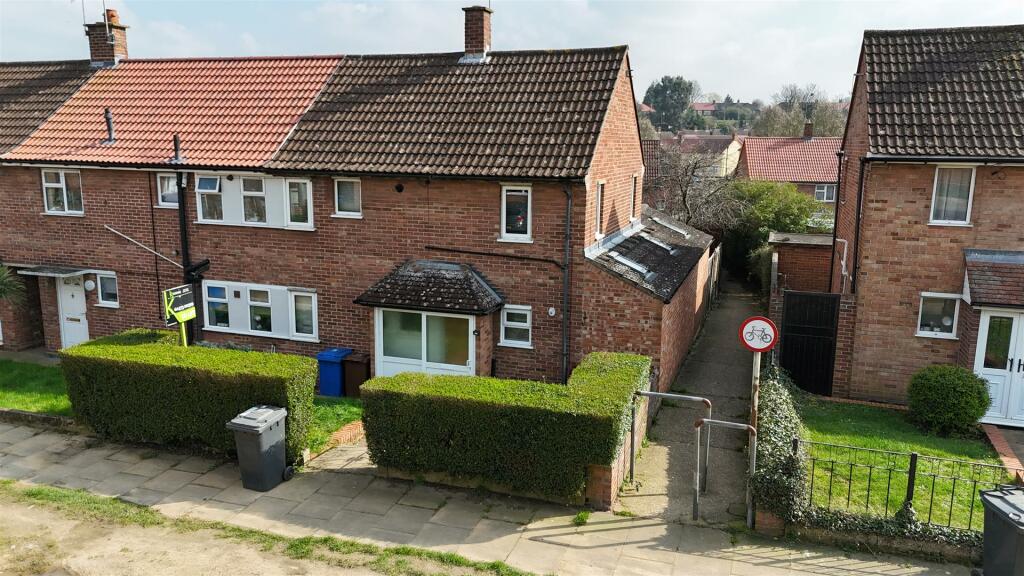 3 bedroom end of terrace house for rent in Coltsfoot Road, Ipswich, IP2