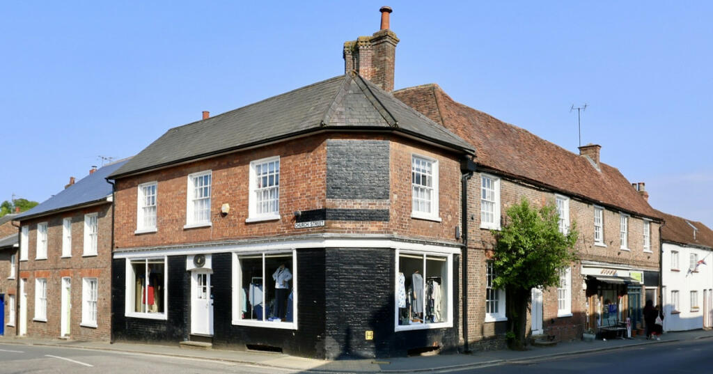 5 bedroom character property for sale in Church Street, Great Missenden
