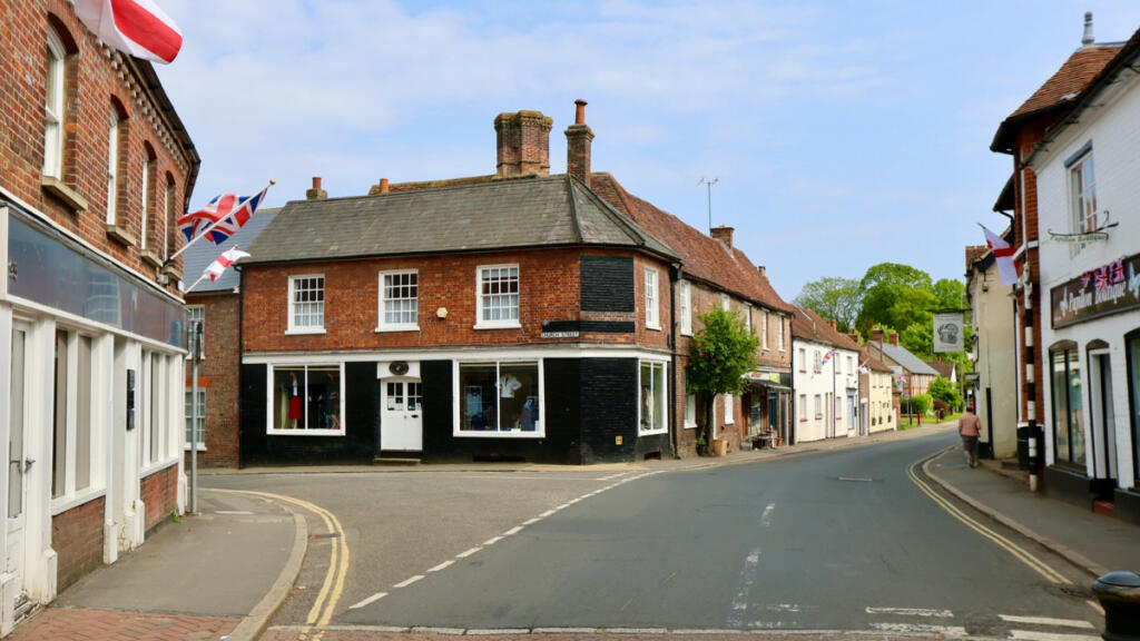 5 bedroom character property for sale in Church Street, Great Missenden