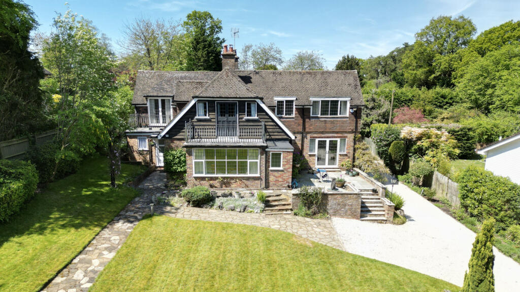 5 bedroom detached house for sale in Martinsend Lane, Great Missenden, HP16