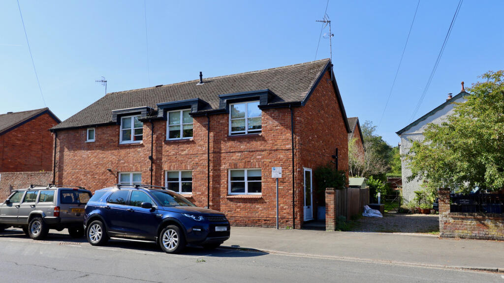 4 bedroom end of terrace house for sale in Colville Court, Back Lane