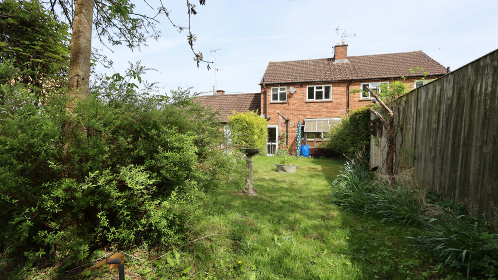 2 bedroom terraced house for sale in Winslow Field, Great Missenden, HP16