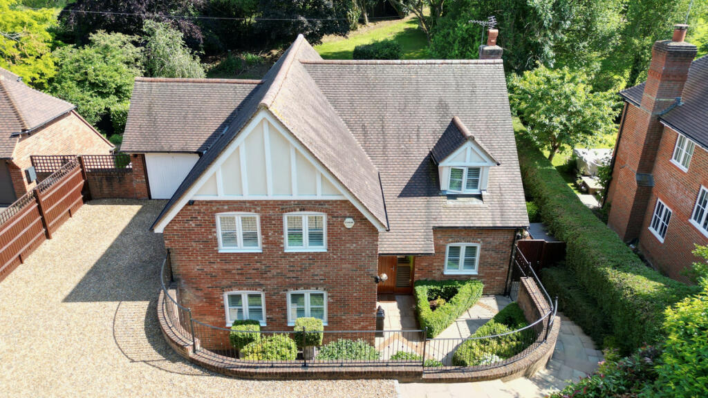5 bedroom detached house for sale in Windsor Lane, Great Missenden, HP16