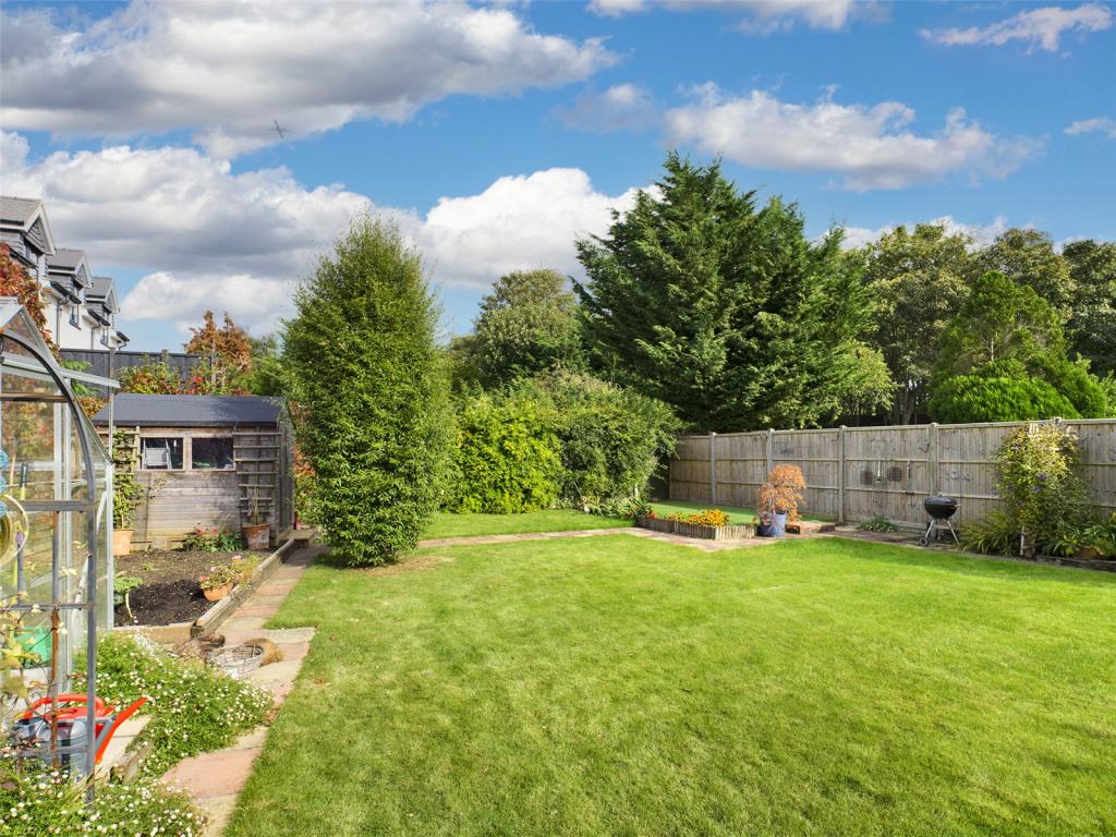 3 bedroom bungalow for sale in Welley Avenue, Wraysbury, Berkshire, TW19