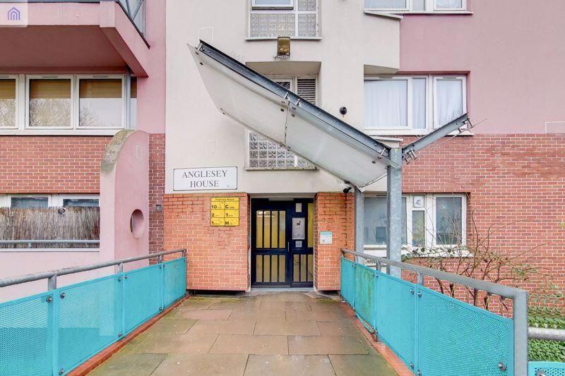 Main image of property: Lindfield Street, London, E14