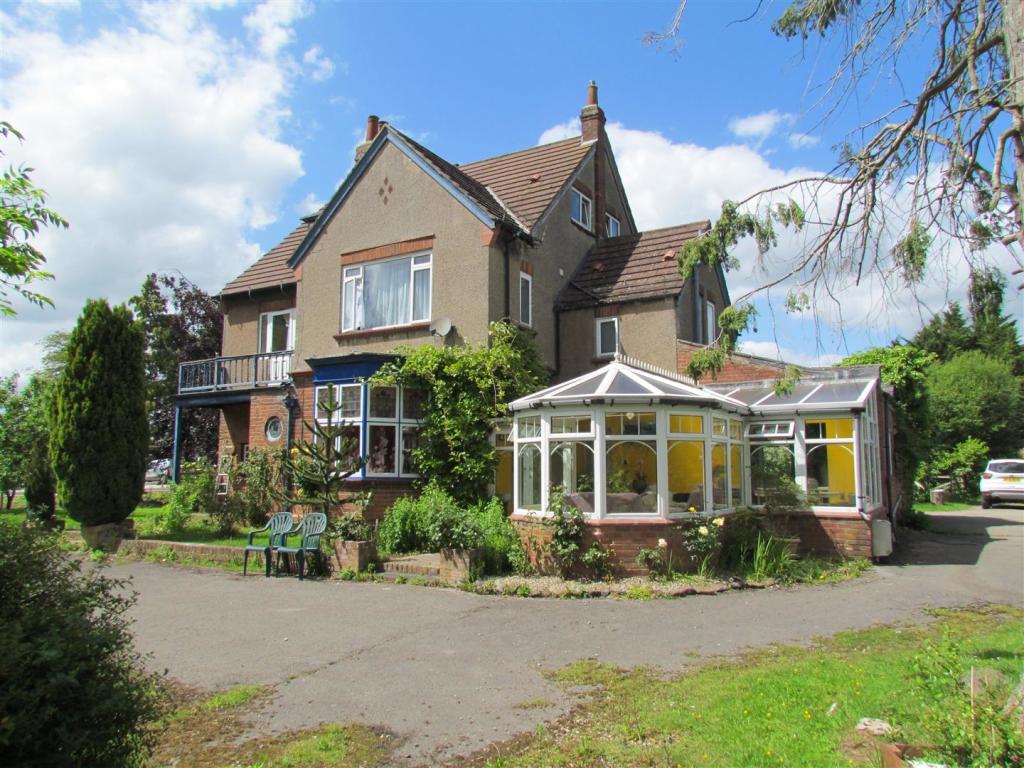 6 bedroom detached house for sale in Ings Lane, Kirkbymoorside, York, YO62