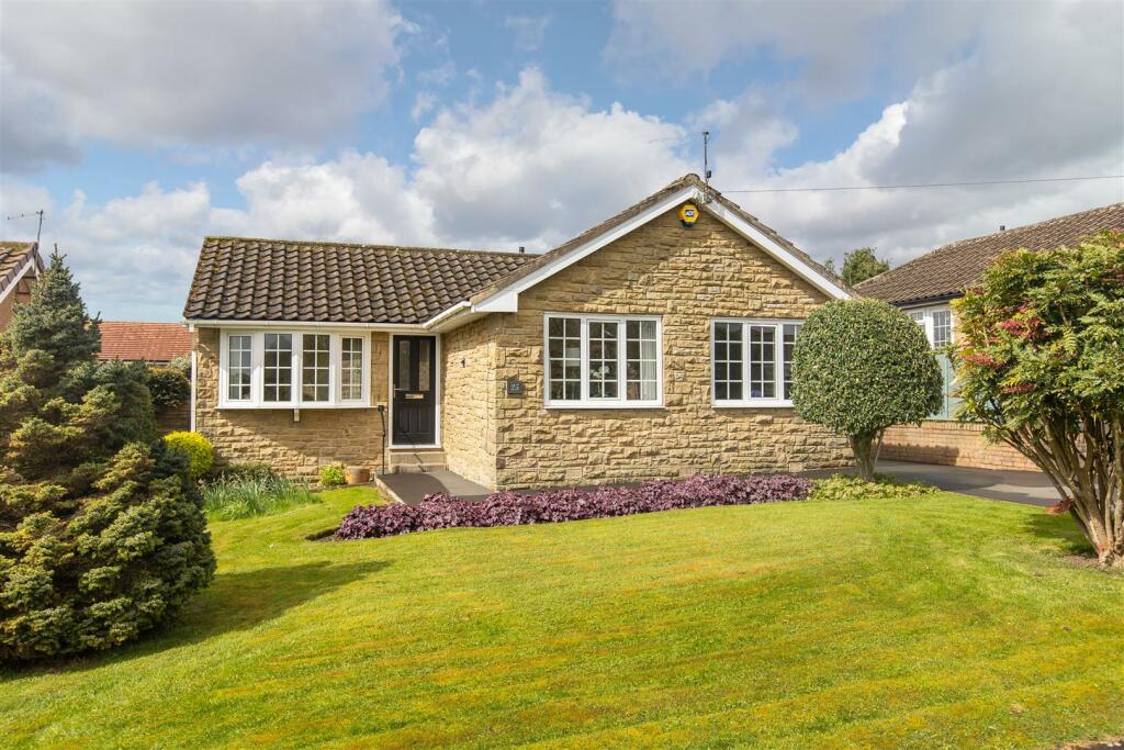 3 bedroom detached bungalow for sale in West Pasture, Kirkbymoorside